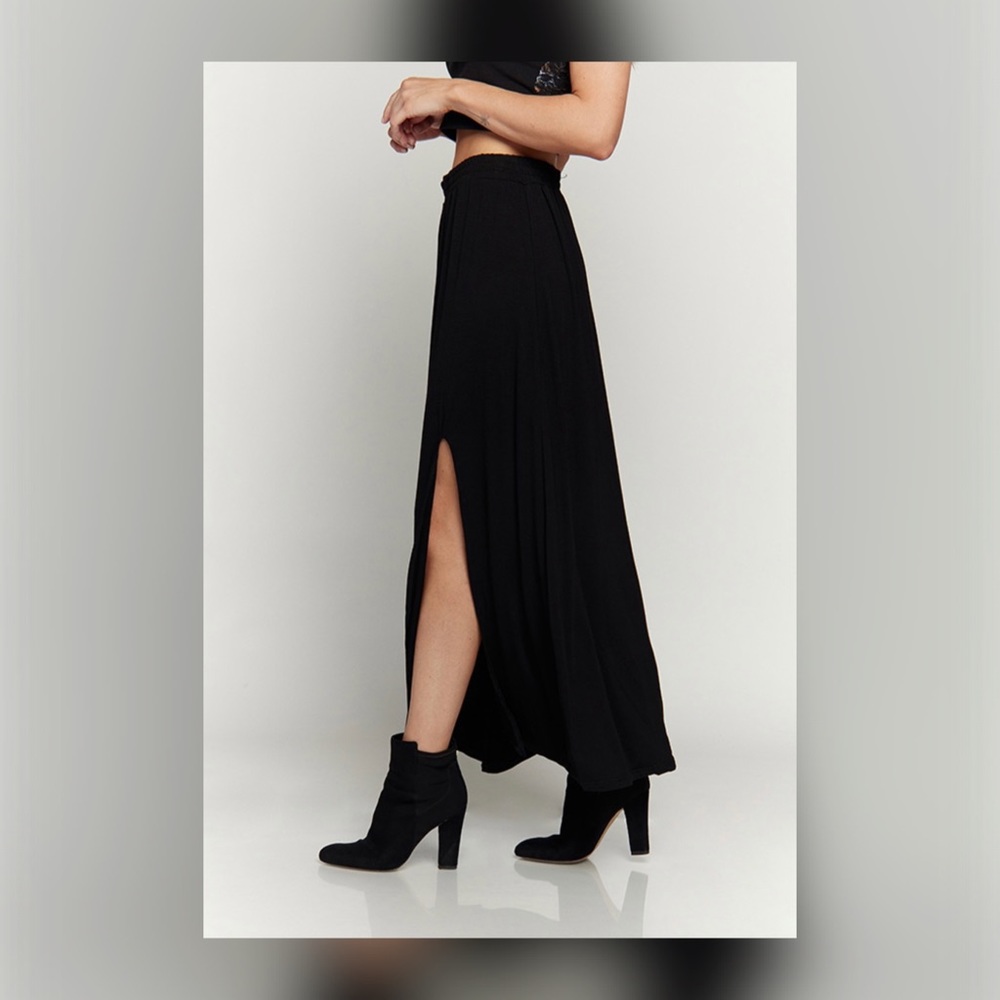 Black maxi skirt - Picture 2 of 5